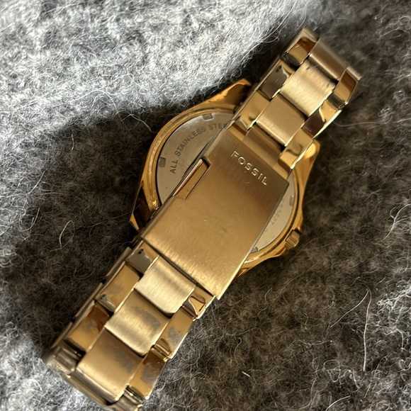 Pink faced FOSSIL WATCH - Picture 3 of 3